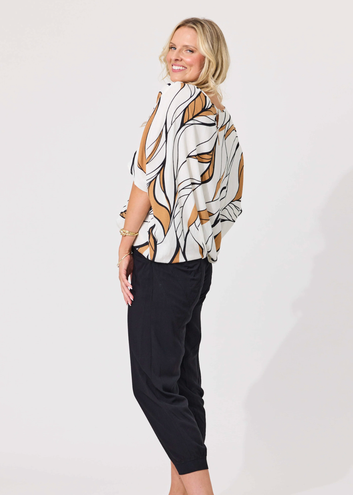 Alessa Print Top - Leafy White | Abbey Road Kaikoura