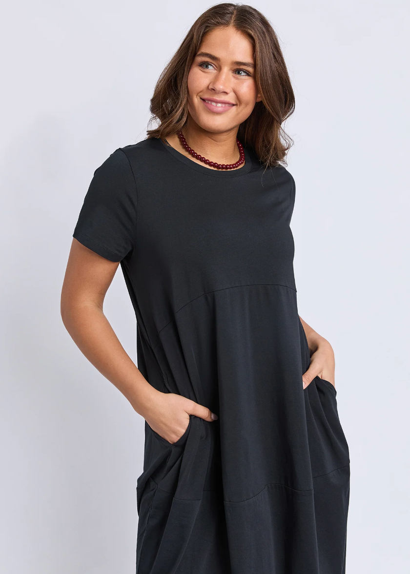 Diana Short Sleeve Dress - Black  | Abbey Road Kaikoura