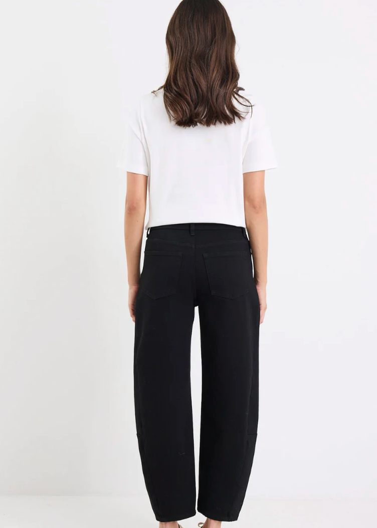 Graduate Jet Black Stretch Barrel Jeans | Abbey Road Kaikoura