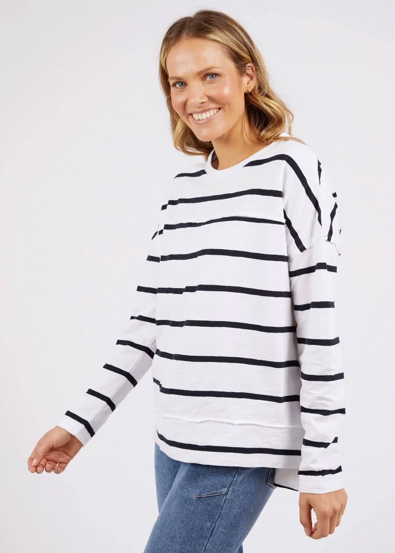 Jayne Throw On Top - White/Dark Sapphire | Abbey Road Kaikoura
