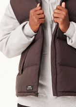 Load image into Gallery viewer, Huffer Mens Block Down Vest/Cocoa |Abbey Road
