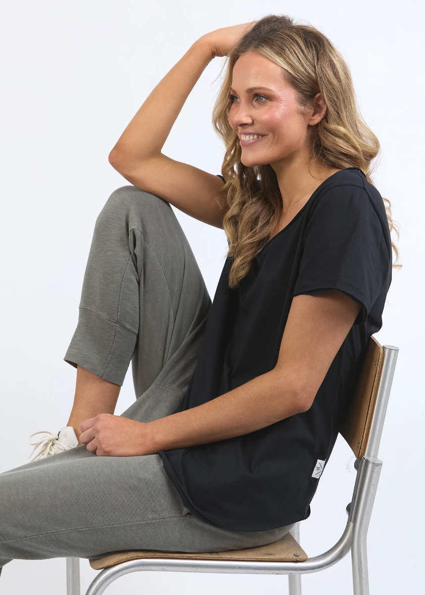 Pima Vee Tee - Black | Abbey Road Kaikoura