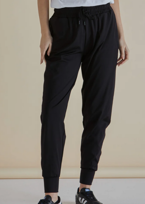 Betty Basics\Cara Travel Jogger/Black|Abbey Road