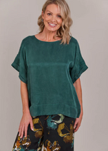 Load image into Gallery viewer, EB &amp; IVE | Eden Relaxed Top | Abbey Road Kaikoura