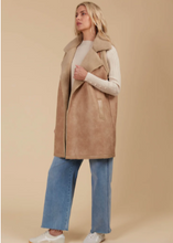 Load image into Gallery viewer, ISLE OF MINE | Eris Vest | Abbey Road Kaikoura
