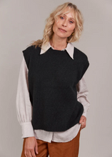 Load image into Gallery viewer, EB &amp; IVE | Folie Vest | Abbey Road Kaikoura