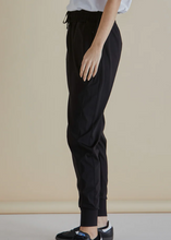 Load image into Gallery viewer, Betty Basics\Cara Travel Jogger/Black|Abbey Road