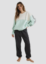 Load image into Gallery viewer, BILLABONG | Cool Days Kendall Crew | Abbey Road Kaikoura