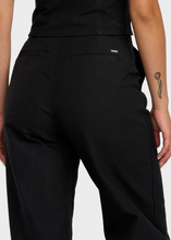 Load image into Gallery viewer, Bonnie Pant RVB | Abbey Road Kaikoura