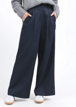 Load image into Gallery viewer, Elm\Darcy Pant/Dark Sapphire|Abbey Road