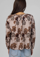 Load image into Gallery viewer, Stella &amp; Gemma\Connie Blouse /Blush Hydrangea|Abbey Road