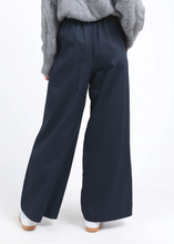 Load image into Gallery viewer, Elm\Darcy Pant/Dark Sapphire|Abbey Road