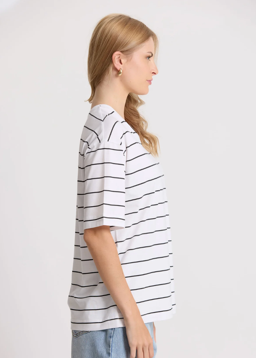 Porter Tee - White and Black | Abbey Road Kaikoura