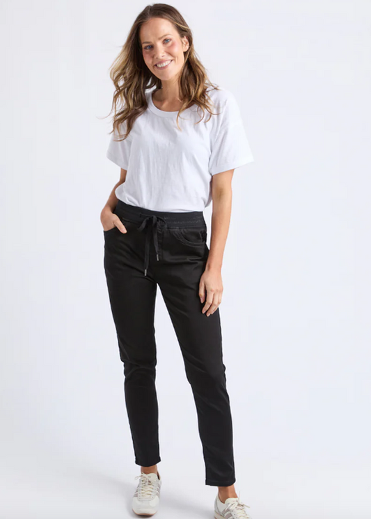 Sylvia Jogger - Black | Abbey Road Kaikoura