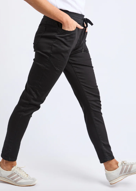 Sylvia Jogger - Black | Abbey Road Kaikoura