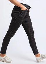 Load image into Gallery viewer, Sylvia Jogger - Black | Abbey Road Kaikoura