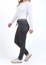 Load image into Gallery viewer, Sylvia Jogger - Char | Abbey Road Kaikoura