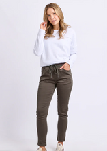 Load image into Gallery viewer, Sylvia Jogger - Khaki | Abbey Road Kaikoura