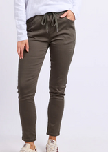 Load image into Gallery viewer, Sylvia Jogger - Khaki | Abbey Road Kaikoura