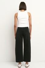 Load image into Gallery viewer, Varsity Forward Seam Barrel Jeans Black | Abbey Road Kaikoura