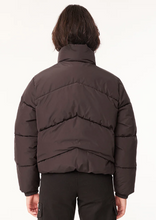 Load image into Gallery viewer, Huffer Womens Demi Puffer Jacket/Cocoa|Abbey Road