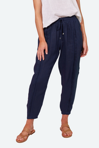 La Vie Pintuck Pant