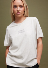 Load image into Gallery viewer, Huffer Women&#39;s Classic Tee/Troupe Oat Marle|Abbey Road