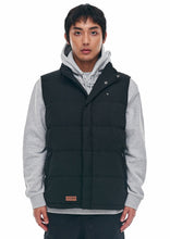 Load image into Gallery viewer, Huffer Mens Classic Down Vest/ Black|Abbey Road